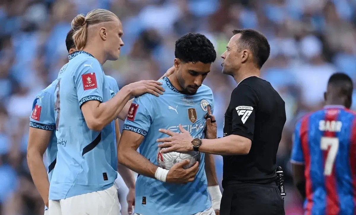 意甲冲刺阶段再迎强敌;本菲卡再遭质疑;主帅态度——压力陡增;团队化学反应显著的简单介绍 意甲冲刺阶段再迎强敌;本菲卡再遭质疑;主帅态度——压力陡增;团队化学反应显著的简单介绍